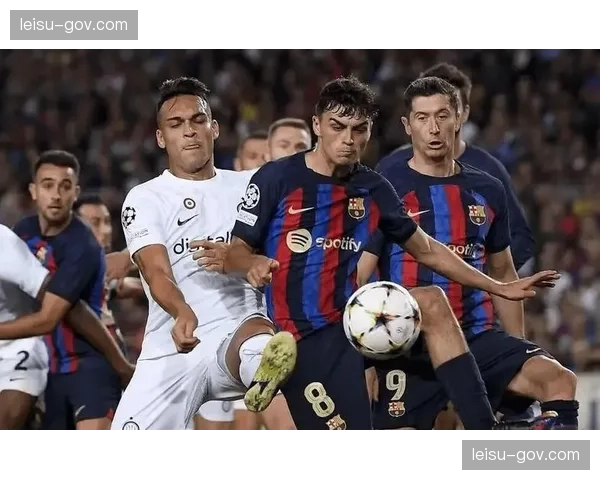 埃尔切一球领先遭巴萨逆转 遭遇联赛五轮不胜 埃尔切一球领先遭巴萨逆转 遭遇联赛五轮不胜